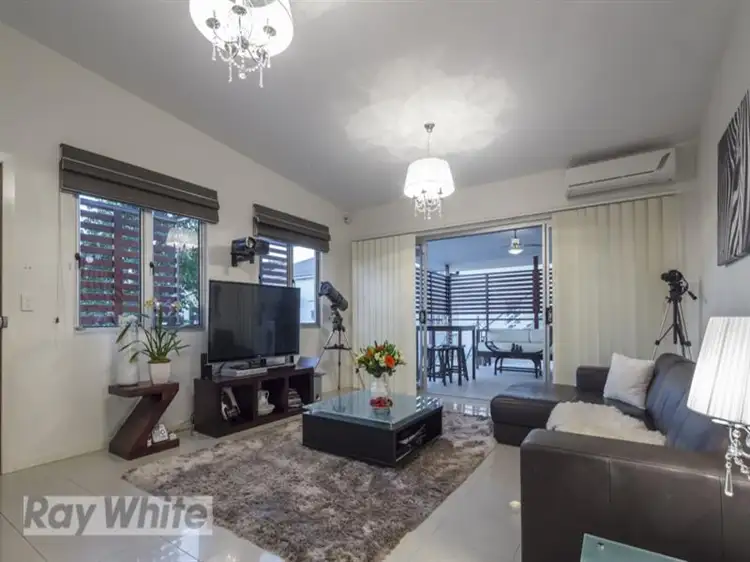 1/2 Birch St, Greenslopes QLD