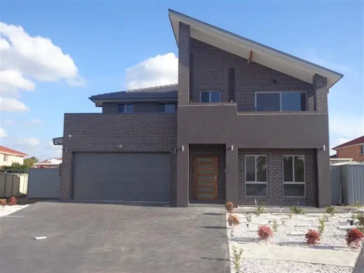 10 Tennant Pl, Edensor Park NSW