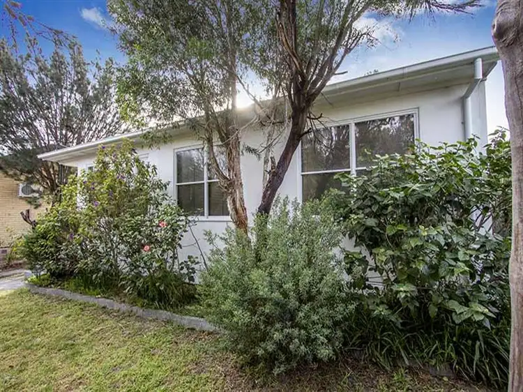 27 Nodding Ave, Frankston North VIC