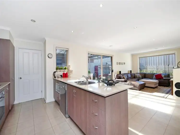 Seventh view of Homely house listing, 2 Hakea Ct, Warrnambool VIC
