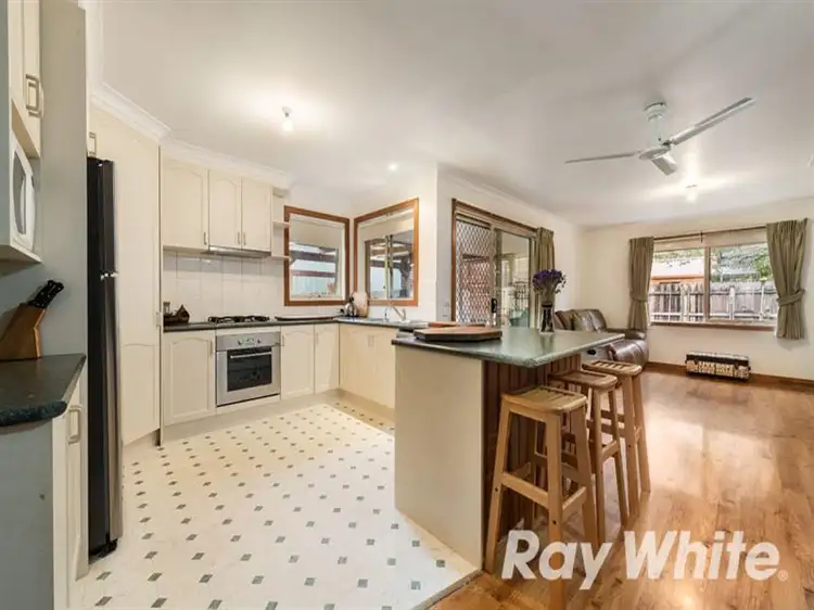 2/54 Esther Cres, Mooroolbark VIC