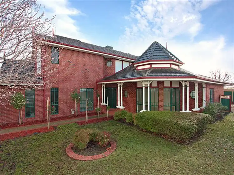 2 Palmerston Cres, Taylors Lakes VIC