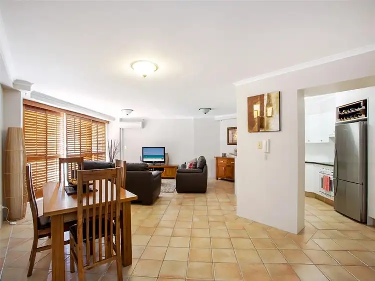 4/80 Marine Parade 'Ocean Plaza', Coolangatta QLD