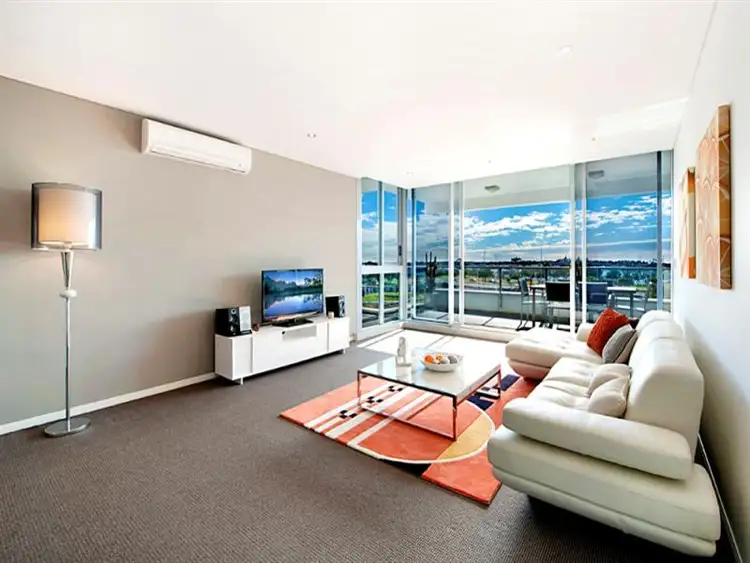4 Como Cres, Southport QLD