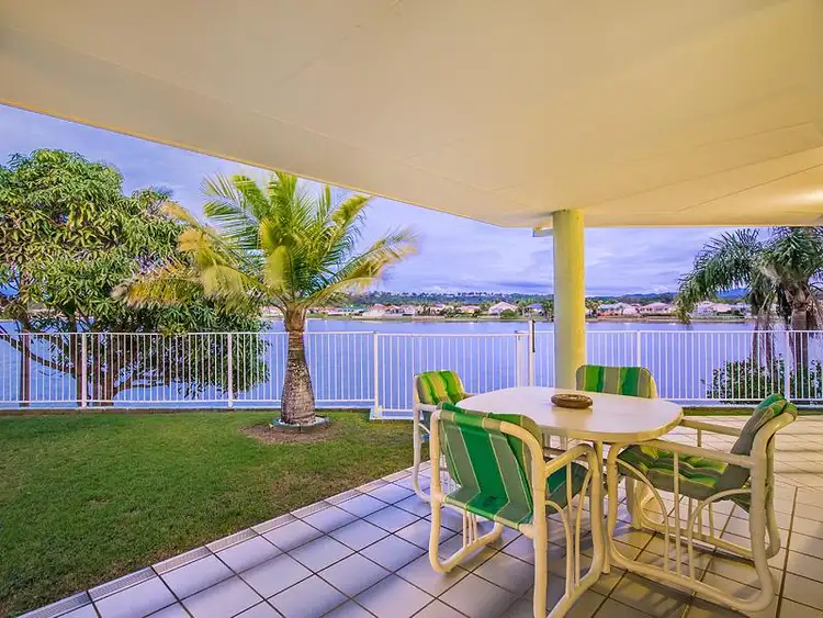 54 Auk Ave, Burleigh Waters QLD