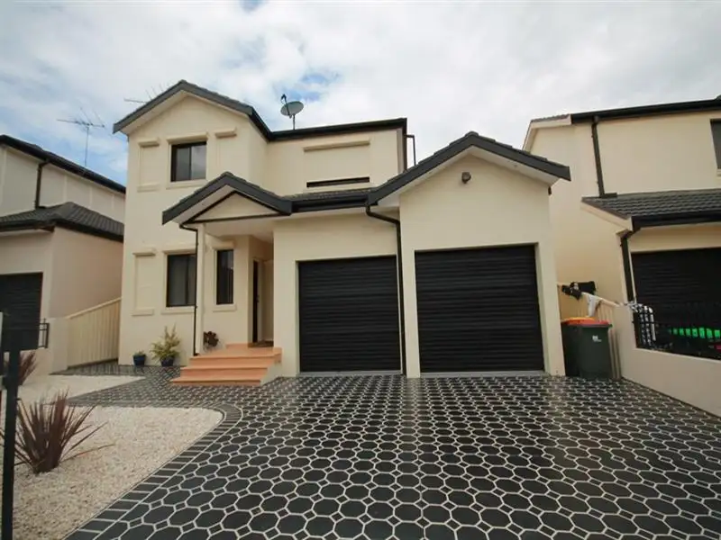 Main view of Homely house listing, 17 Howard Cl, Green Valley NSW