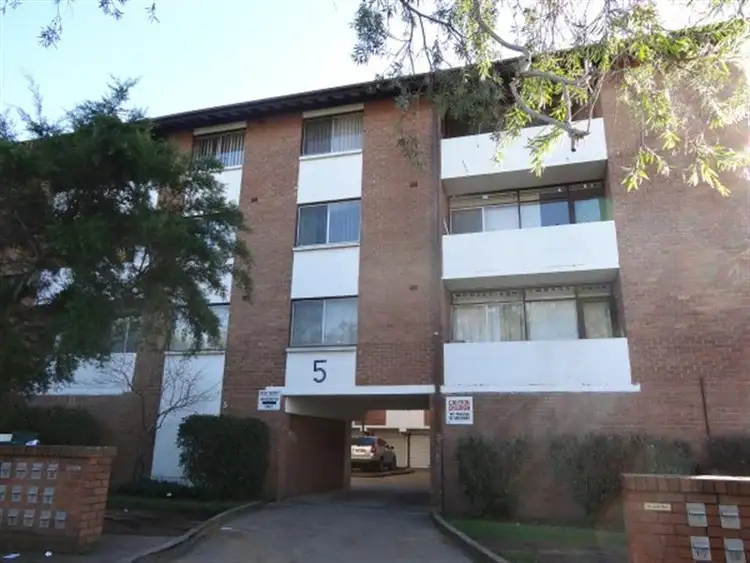 11/5 Lachlan St, Warwick Farm NSW
