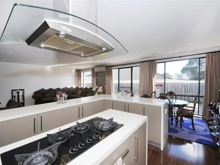 2 Flora Park Way, Carrum Downs VIC