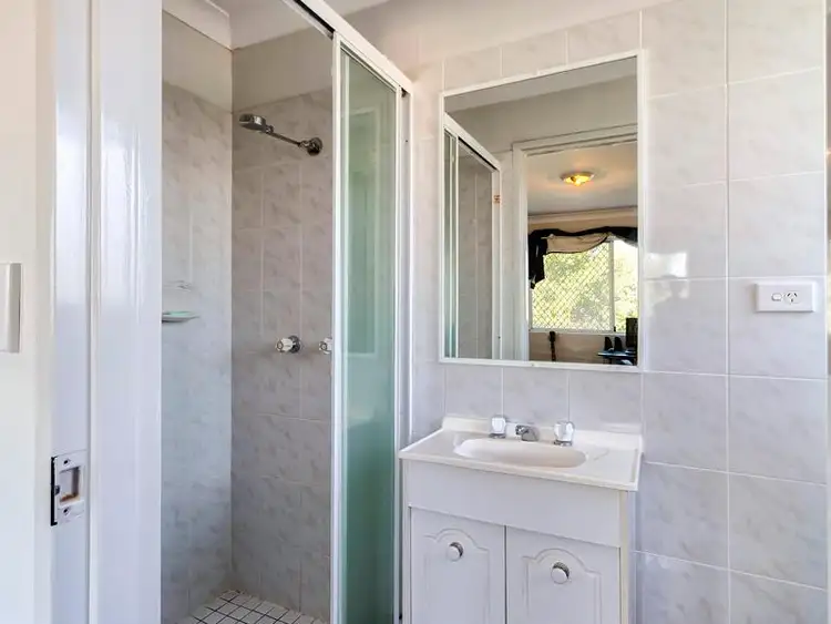 Sixth view of Homely unit listing, 5/24 Baragoola St, Coorparoo QLD