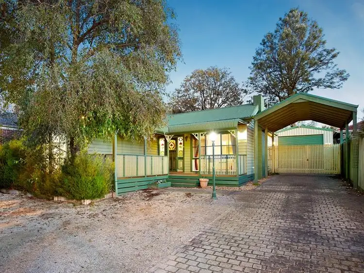 8 Churchill Ave, Chadstone VIC