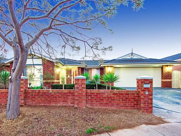 10 Yanga Lane, Taylors Hill VIC