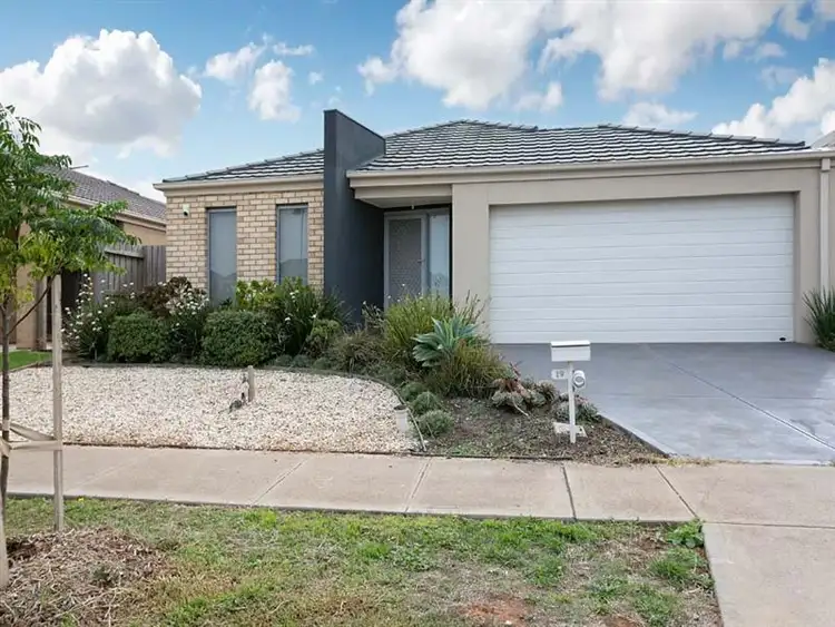 19 Lord Nolan St, Kurunjang VIC