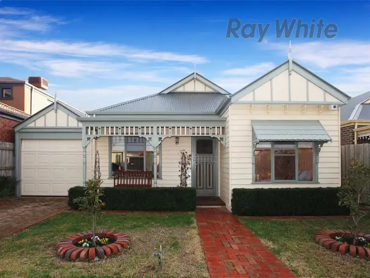 13 Jasper St, Point Cook VIC