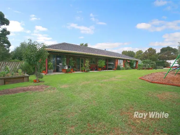 94 Evans Rd, Cranbourne West VIC