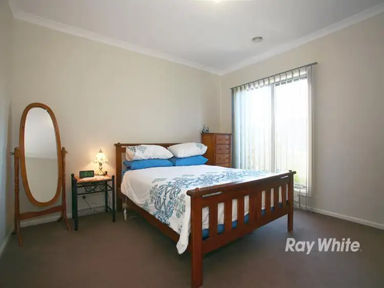 Fifth view of Homely house listing, 7 Alpine Heath Way, Lyndhurst VIC