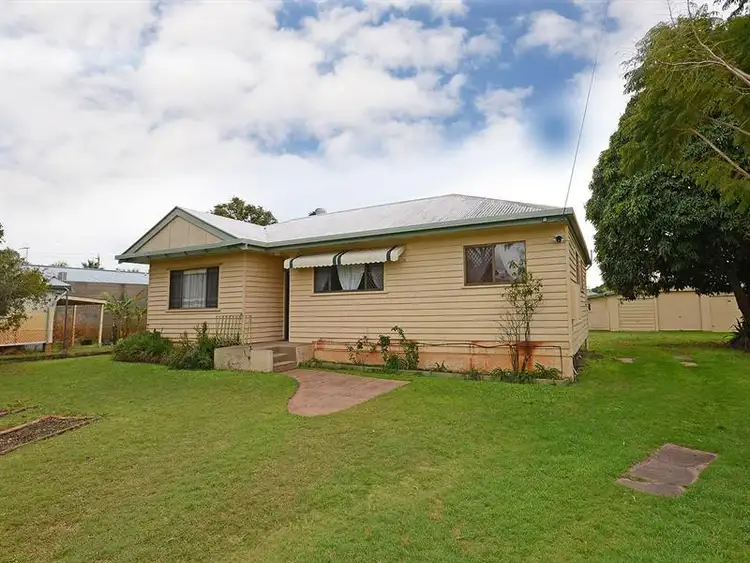 6 Coral St, Urangan QLD