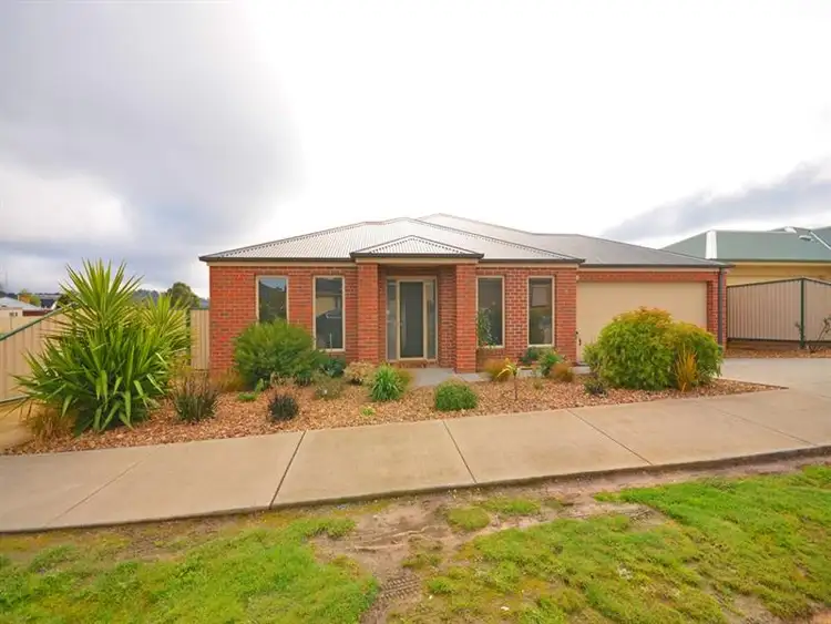 11 Horwood Dr, Canadian VIC