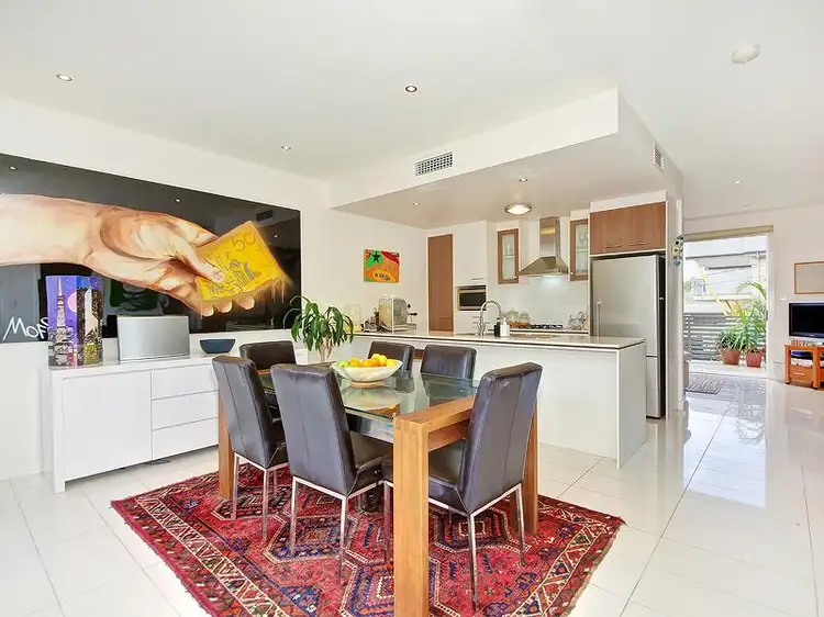 17 Queens Rd, Taringa QLD