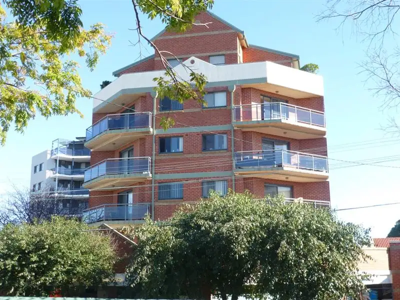 Main view of Homely unit listing, 11/17-19 East Pde, Sutherland NSW