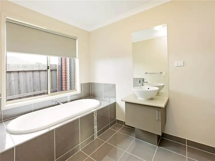 Sixth view of Homely house listing, 4 Viogner Pl, Waurn Ponds VIC