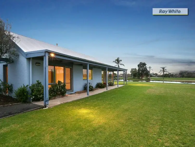 18 Golf Course Cir, Safety Beach VIC