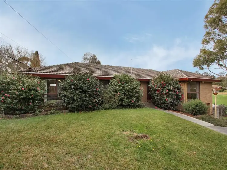 11 HARLEY Cres, Mooroolbark VIC