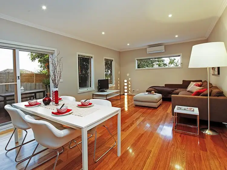 2/11 Gibbs St, Newcomb VIC