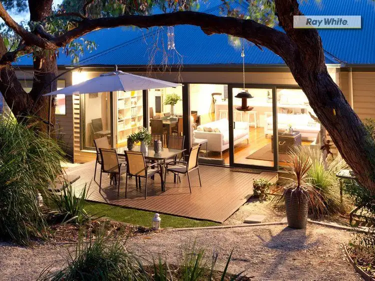 8 Warrain Ave, Rosebud VIC