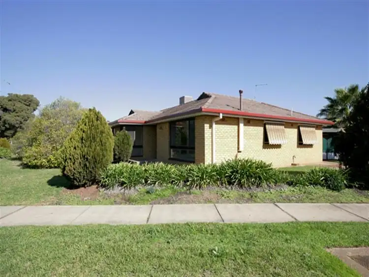 2 Main St, Lake Albert NSW