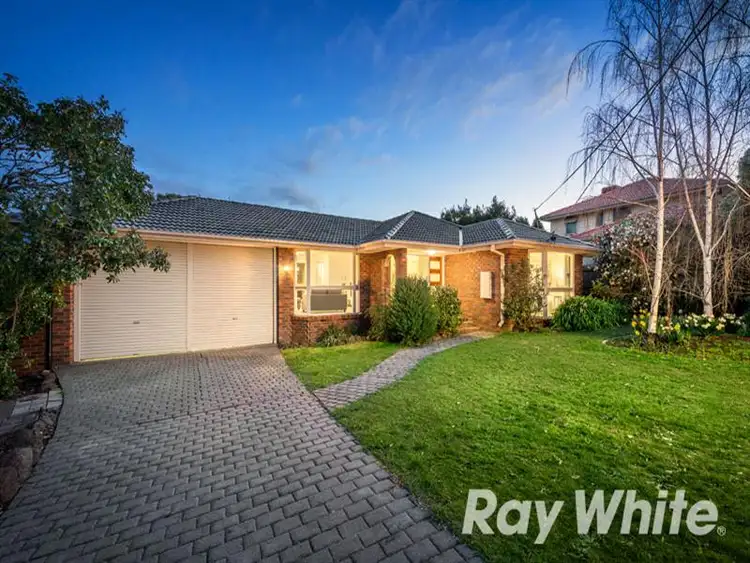 6 Winjallock Cres, Vermont South VIC