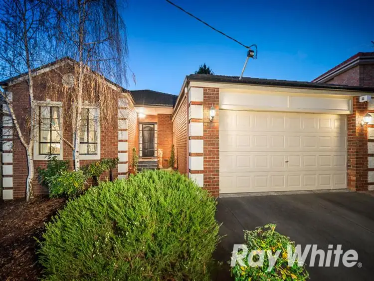 15 Fulton Cres, Burwood VIC