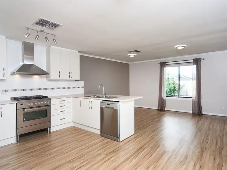 4 Buttercup Gr, Morphett Vale SA