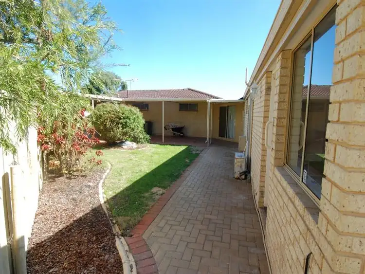 16 Radford Pl, Safety Bay WA