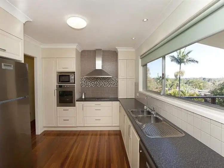 125 Ham Rd, Mansfield QLD