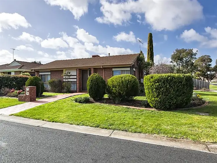 17 Cambrian Way, Melton West VIC 3337