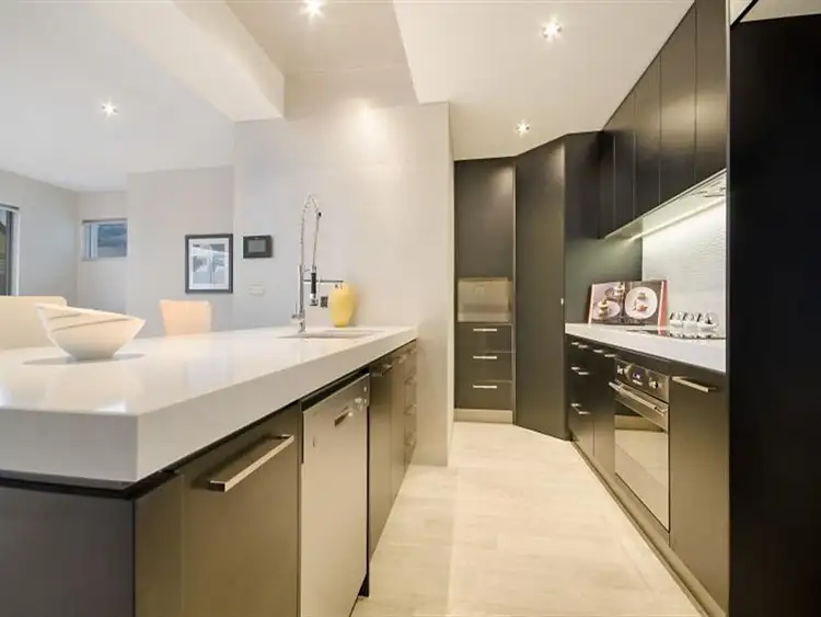 Fifth view of Homely house listing, 1 / 258 Yarra St, South Geelong VIC