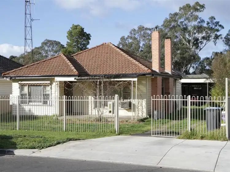 24 Neil St, Kangaroo Flat VIC