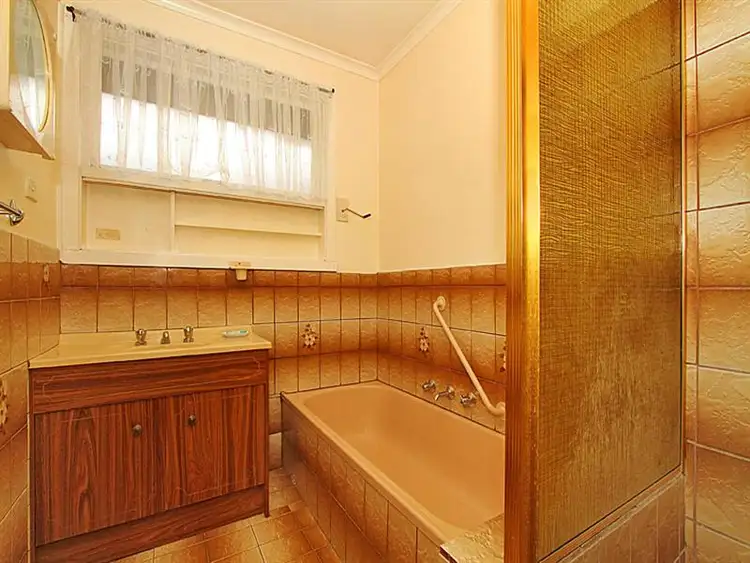 Fifth view of Homely house listing, 15 Dallas Dr, Lalor VIC