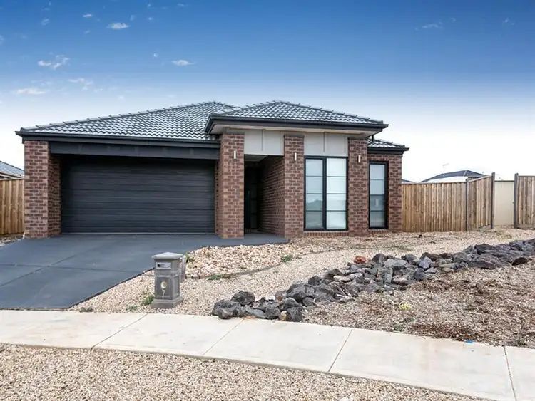 7 Maple Cl, Melton West VIC