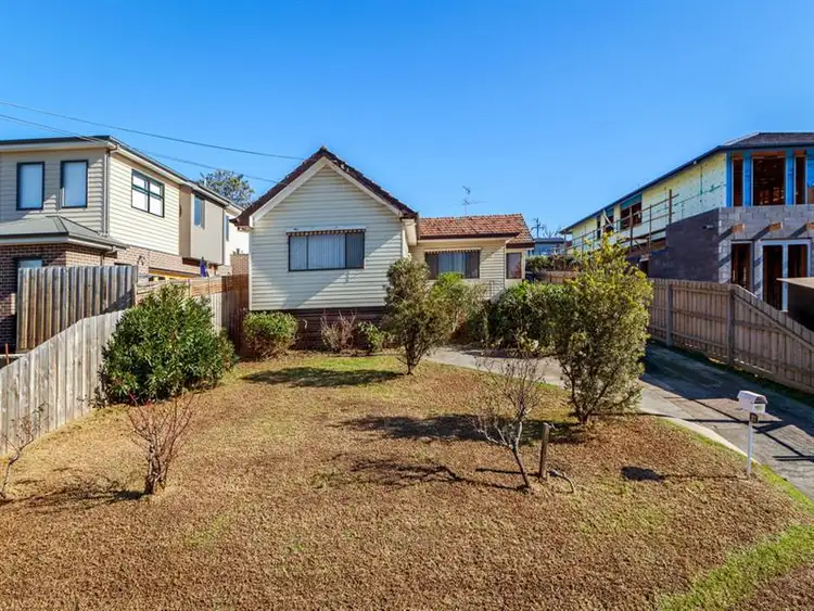 27  Falcon Rd, Macleod VIC