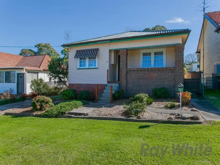 5 Bruce St, Glendale NSW