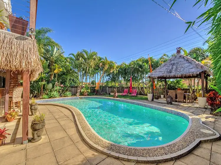 94 Heeb St, Benowa QLD