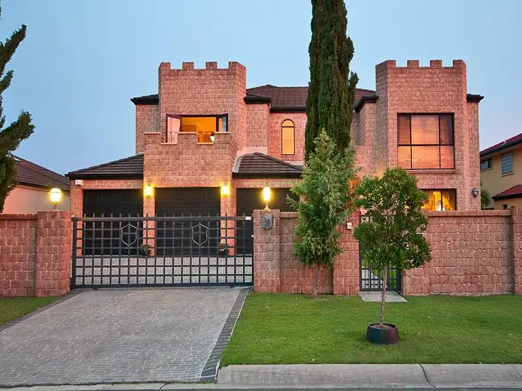 16 Rebholz Dr, Benowa QLD