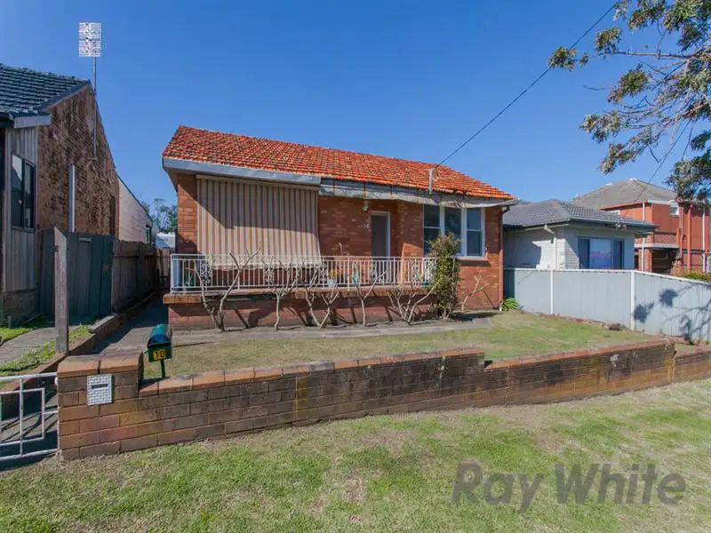 Main view of Homely house listing, 10 Woods St, Redhead NSW