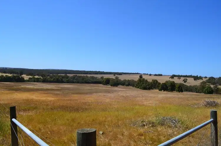 1121 Hay Flat Road, Wannamal WA 6505