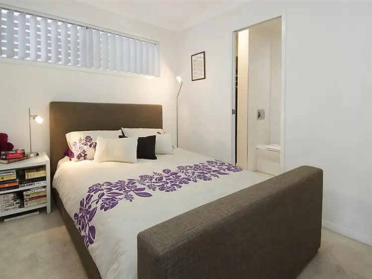 Sixth view of Homely townhouse listing, 2/88 Kent St, Hamilton QLD