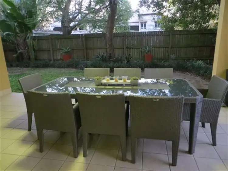 2/26 Balowrie St, Hamilton QLD