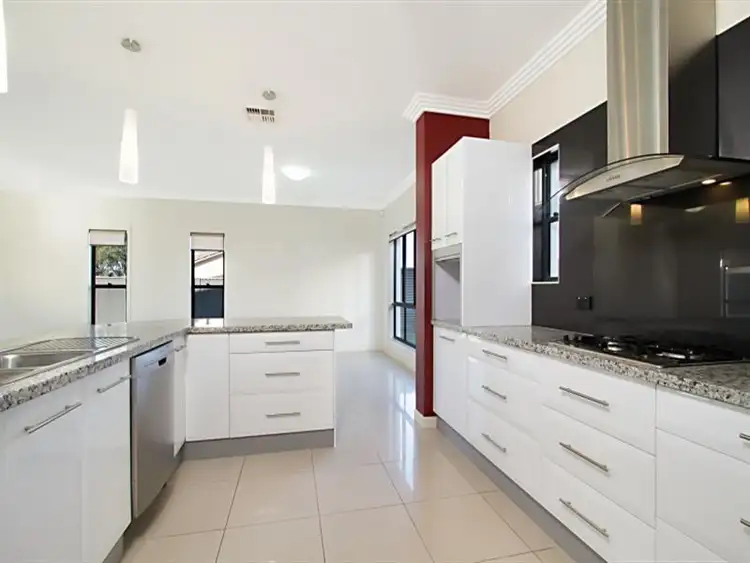 8 Meredith St