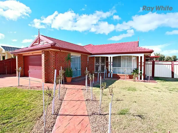 54 Glenbruar Cres, Hillside VIC