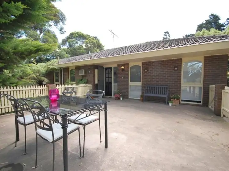11 West Hill Dr, Mount Evelyn VIC